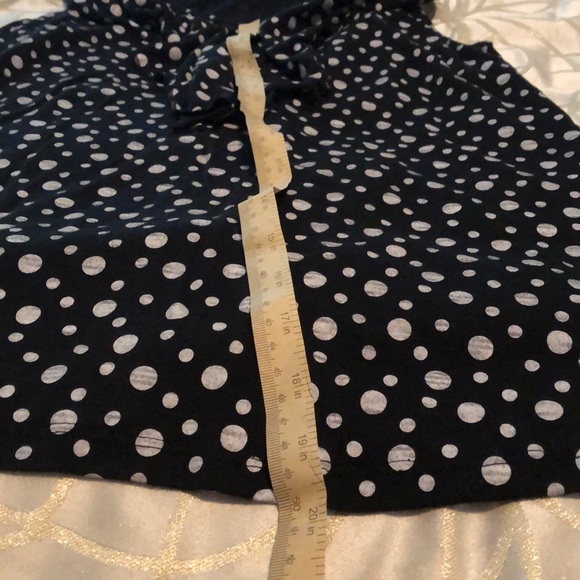 Bundle Blk/Wht tops both MD - Picture 7 of 8